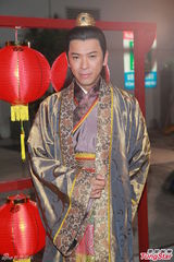 组图：张智霖拉票受欢迎 陈山聪豪门梦碎复出