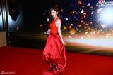 组图：微博之夜红毯 张萌红裙露背性感妩媚