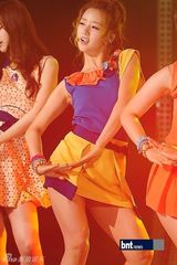 组图：韩团Apink出演音乐节目《冠军秀》展热情舞台