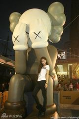 组图：Angelababy休闲装亮相 邻家女孩娇俏可人