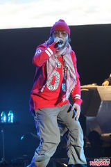 组图：陈冠希上海火热开唱 衣着随意嘻哈范儿