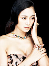 组图：王媛可曝写真大片 魅惑眼神电力十足