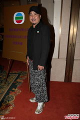 组图：钟景辉热爱演艺不退休 古明华获万元金牌