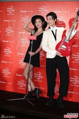 组图：严爵将与NS允智同台飙歌 相约私下拼酒