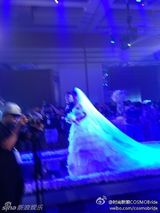 组图：孙茜婚礼内场 灯火缭绕唯美烂漫