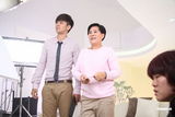 组图：罗志祥与母亲拍广告 身着母子装搞笑互动