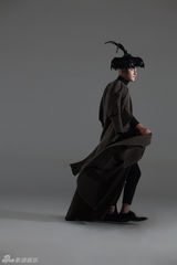 组图：吉杰最炫彝族风写真 民族发饰抢眼