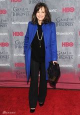 组图：《权力游戏》开播红毯 龙女俏皮瑟曦冷艳