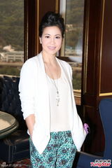 组图：林保怡出席活动曝邓萃雯演戏压力大