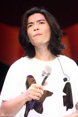 幻灯图：萧敬腾演绎王菲经典 林俊杰自弹自唱怕忘词