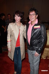 组图：谭咏麟重返无线与郑裕玲再合作