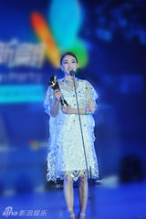 组图：刘涛黑衣优雅现身盛典 众星出席活动