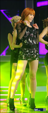 组图：韩新女团EXID《Show Champion》节目性感华丽