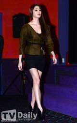 组图：李妍熙玉泽演助阵新片 四对情侣亮相