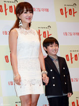 组图：韩国影片《妈妈》制作发布会 众星出席