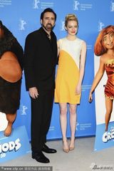 组图：《克鲁德一家》记者会 艾玛斯通靓丽迷人