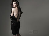 幻灯图集：海瑟薇低胸装登封面 纤腰柔摆诱惑无限