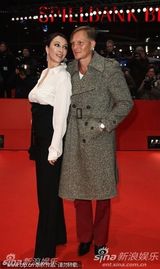 《我最好的敌人》首映 斯特劳斯玩黑白配展风情