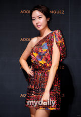 组图：高俊熙金敏贞成宥利等出席时尚服装秀