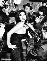 组图：莫妮卡-贝鲁奇双峰傲人魅惑不减