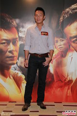 组图：《逃出生天》主创庆功 票房理想或拍续集