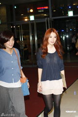 组图：Hebe外婆过世强忍悲痛 与ella到场支持舞台剧