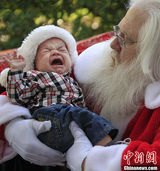 组图：被圣诞老人吓哭的孩子们