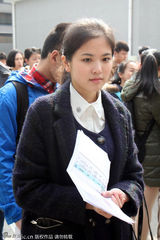 组图：直击上戏艺考 美女考生素颜清新靓丽