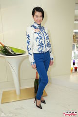 组图：胡杏儿专心工作否认绯闻 仍单身不急恋爱