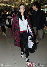 组图：Kara、BEAST、4minute、2NE1等素颜亮相