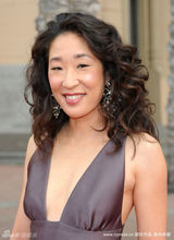 幻灯图：桑德拉-布洛克黑色长裙秀浓郁中国风