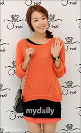 组图：泫雅金素恩等出席女性服装品牌发布会