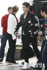 组图：SuperJunior SISTAR等便装亮相机场