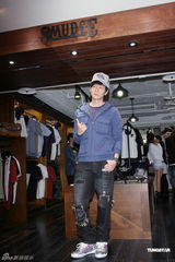 组图：林俊杰潮店开幕 圈内好友齐来捧场