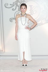 组图：汪圆圆婚礼甜蜜长吻 吴君如李嘉欣等到场