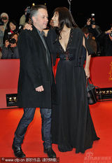 幻灯图集：《杀手在我心》首映 女演员玉腿抢镜