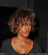 组图：惠特尼-休斯顿因病急逝 生前最后照片曝光