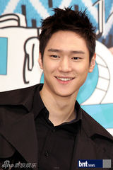 组图：尹施允朴信惠出席《邻家花美男》发布会