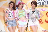 组图：Dream girls现身代言 宋米秦将出版新书