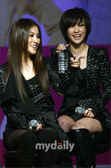 幻灯图：2PM与kARA联合粉丝见面会 带来精彩节目