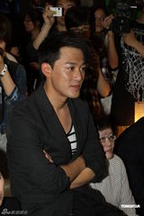 组图：林峰现身电视节现场遭围堵 大方力挺TVB