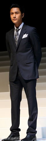 组图：陈坤出席某品牌新品发布会 分享护肤心得