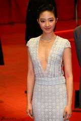 组图：《白日焰火》亮相柏林 桂纶镁深V抢镜