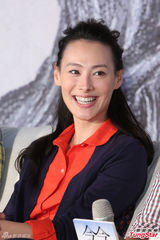 组图：梁洛施减肥复出拍新片 谈李泽楷显尴尬