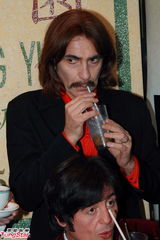 组图：复刻披头士演唱会香港举行 街头忙宣传