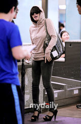 组图：全智贤金慧秀赴香港拍新片 任达华将加盟