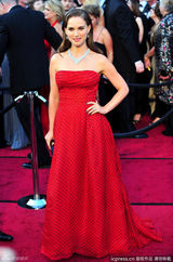 高清组图：娜塔丽-波特曼携未婚夫本杰明晒恩爱