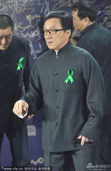 组图：《警察故事》成龙刘烨亮相 景甜甜美相伴