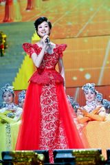 高清组图：双拥晚会 宋祖英《大路越走越宽阔》