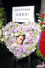组图：张国荣逝世11周年 歌迷文华酒店悼念哥哥